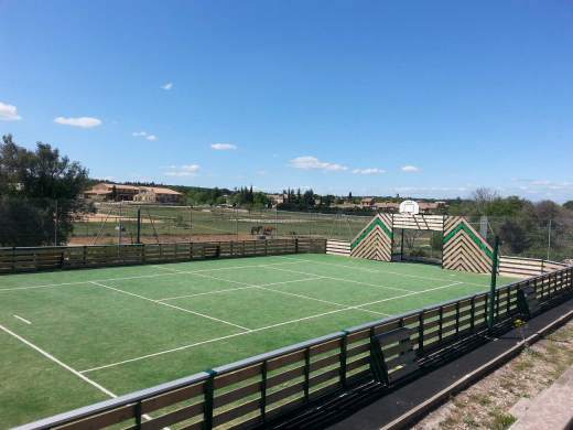 Vue générale du city stade en gazon synthétique