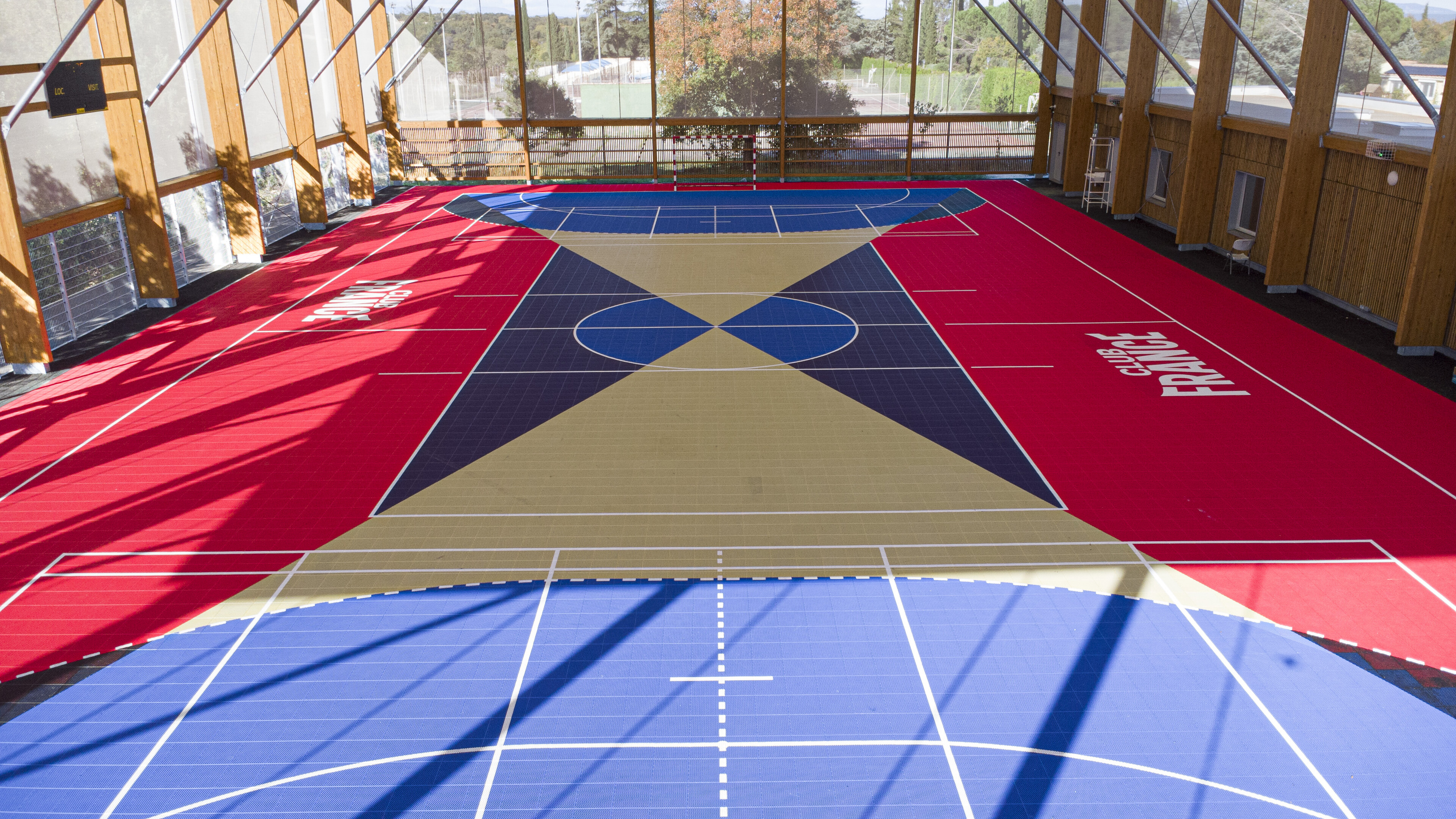 Intérieur du préau sportif